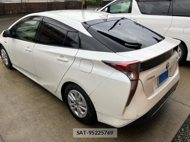 Toyota PRIUS 2016-09 7878877-3