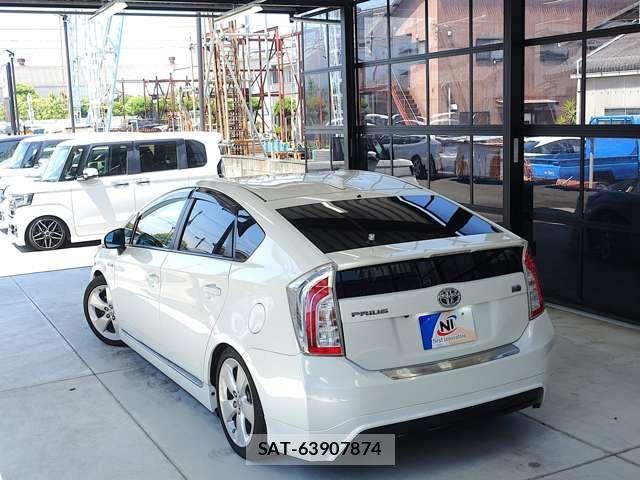 Toyota PRIUS 2014-12 7878889-15