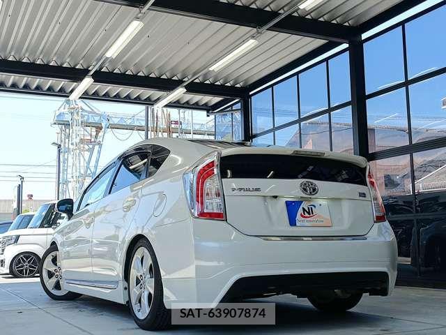 Toyota PRIUS 2014-12 7878889-16