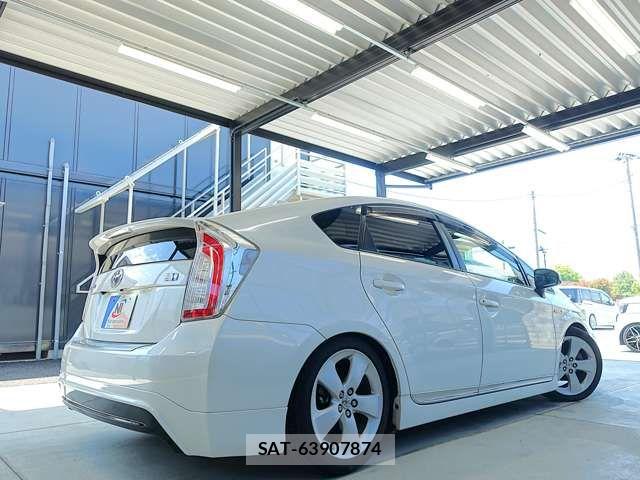 Toyota PRIUS 2014-12 7878889-6