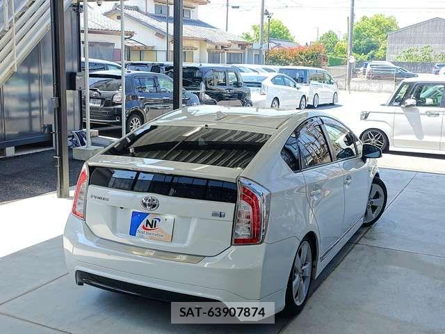Toyota PRIUS 2014-12 7878889-7