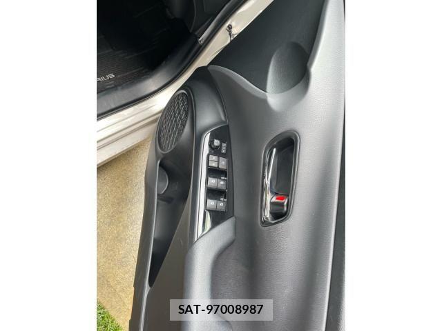Toyota PRIUS 2017-12 7878865-17