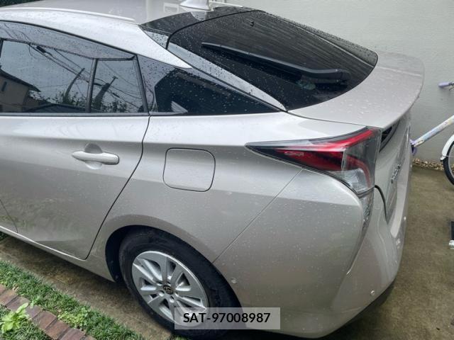 Toyota PRIUS 2017-12 7878865-6