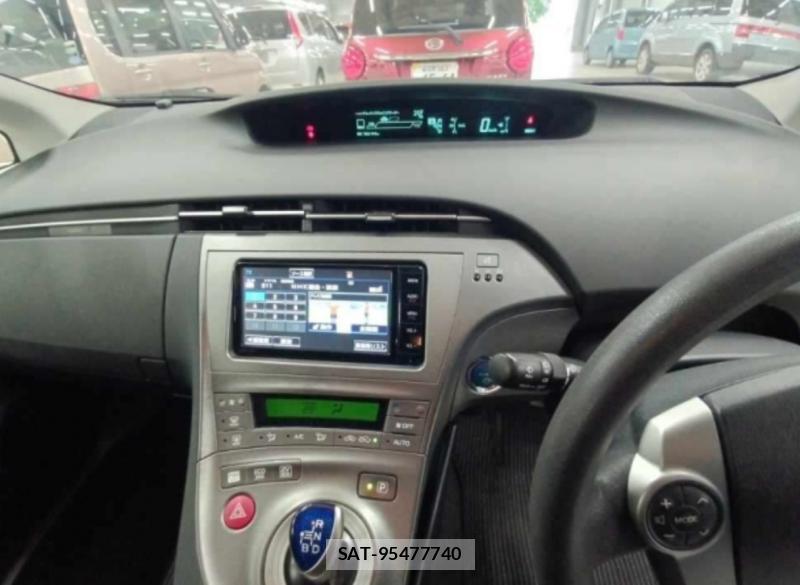 Toyota PRIUS 2015-03 7329467-9