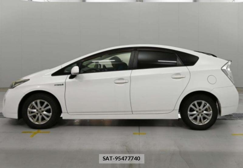 Toyota PRIUS 2015-03 7329467-1
