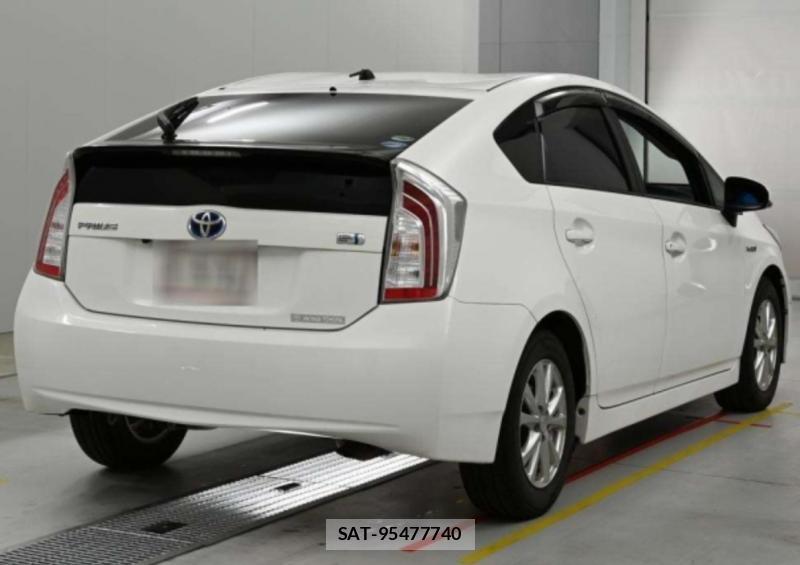Toyota PRIUS 2015-03 7329467-2