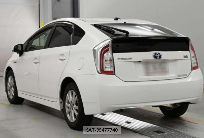 Toyota PRIUS 2015-03 7329467-3