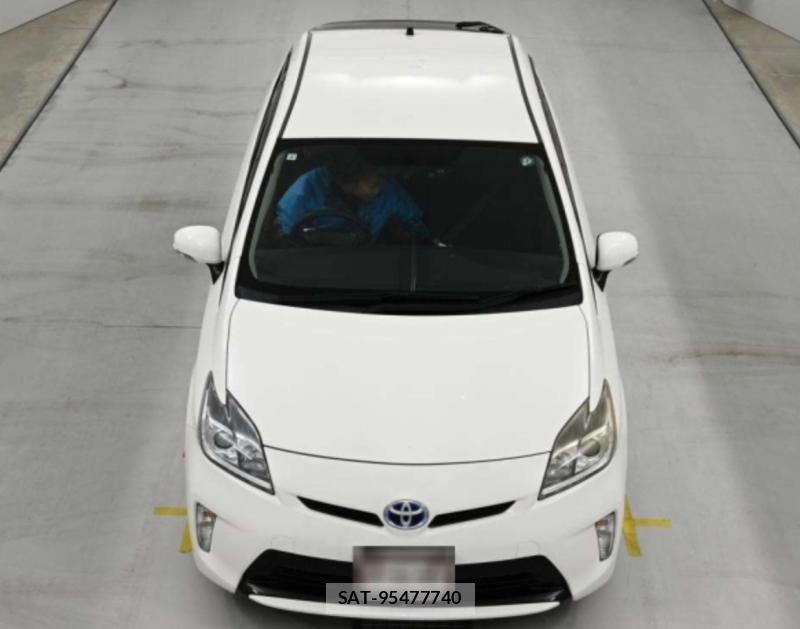Toyota PRIUS 2015-03 7329467-6