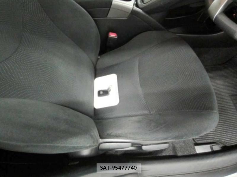 Toyota PRIUS 2015-03 7329467-8