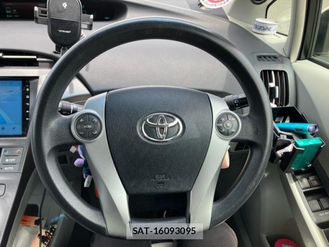 Toyota PRIUS 2012-04 7878910-16