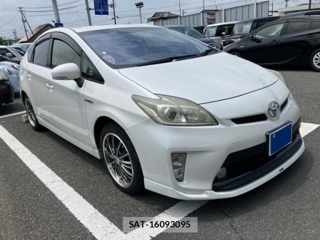 Toyota PRIUS 2012-04 7878910-1