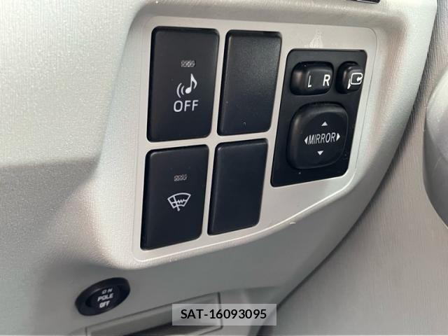 Toyota PRIUS 2012-04 7878910-20