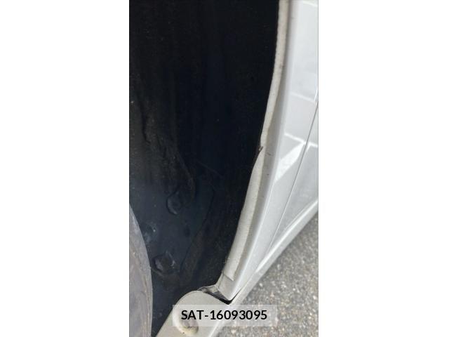 Toyota PRIUS 2012-04 7878910-26