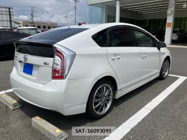 Toyota PRIUS 2012-04 7878910-2