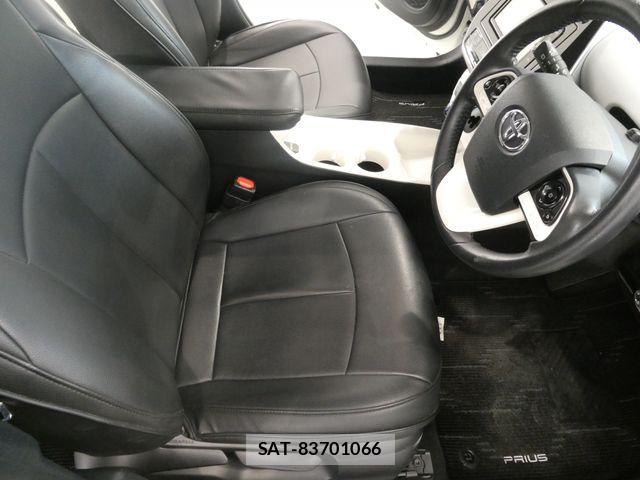 Toyota PRIUS 2018-07 7878844-11