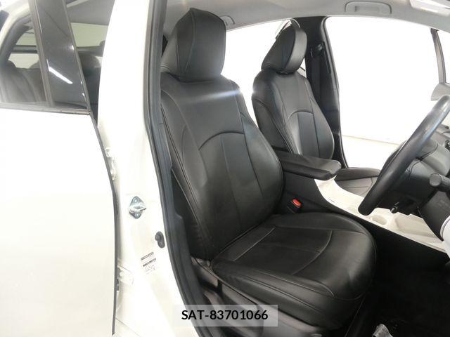 Toyota PRIUS 2018-07 7878844-12