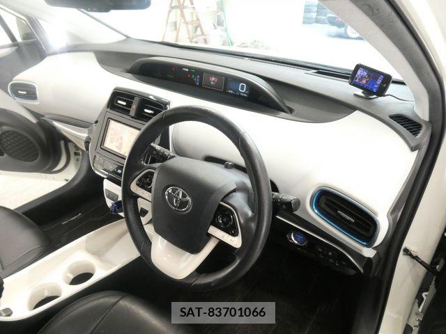 Toyota PRIUS 2018-07 7878844-16