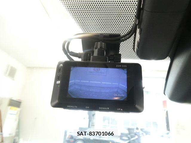 Toyota PRIUS 2018-07 7878844-27