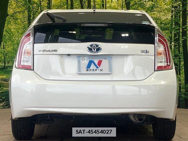 Toyota PRIUS 2014-01 7878884-14