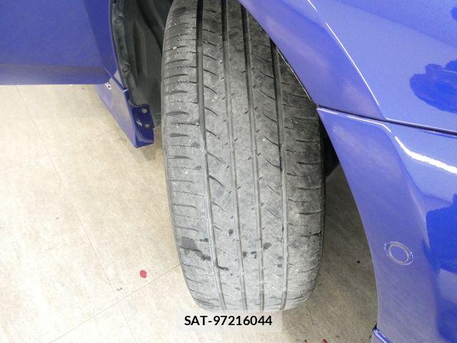 Toyota PRIUS 2018-08 7878863-12