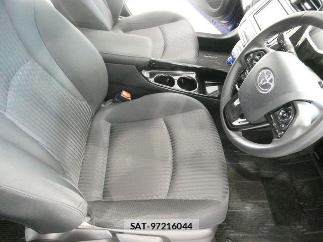 Toyota PRIUS 2018-08 7878863-13