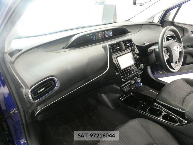 Toyota PRIUS 2018-08 7878863-17