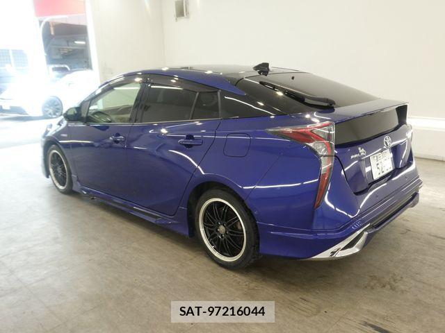 Toyota PRIUS 2018-08 7878863-1