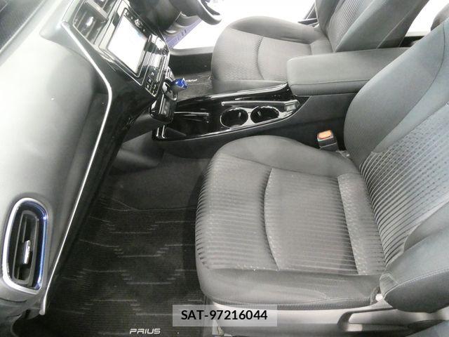 Toyota PRIUS 2018-08 7878863-19