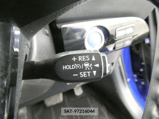 Toyota PRIUS 2018-08 7878863-23