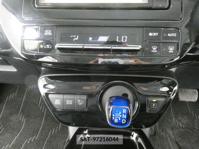 Toyota PRIUS 2018-08 7878863-27