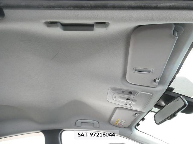 Toyota PRIUS 2018-08 7878863-28