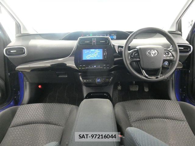 Toyota PRIUS 2018-08 7878863-2