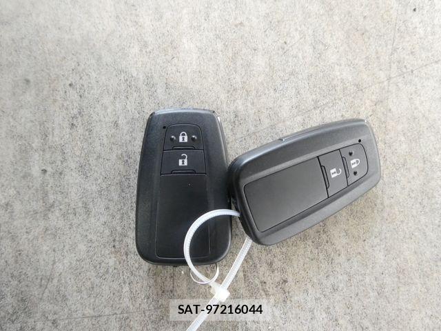 Toyota PRIUS 2018-08 7878863-29
