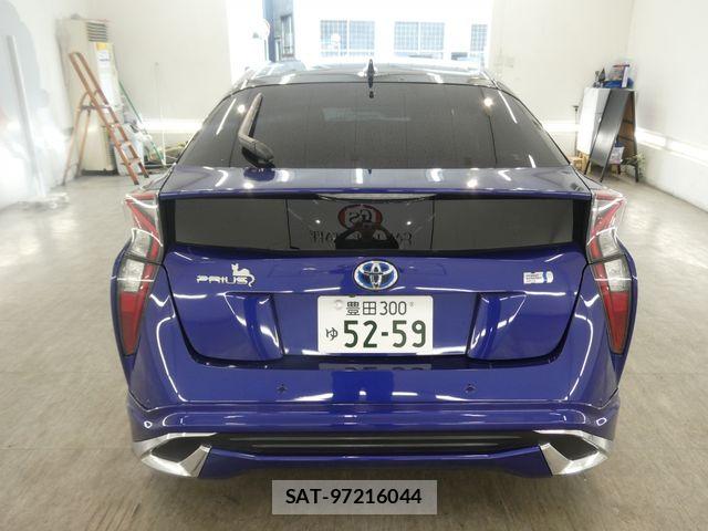 Toyota PRIUS 2018-08 7878863-4