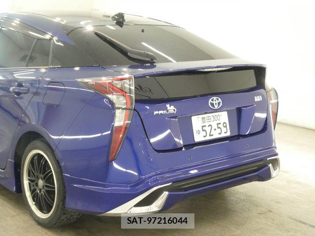 Toyota PRIUS 2018-08 7878863-7