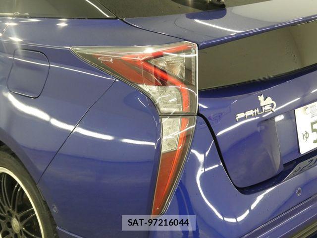 Toyota PRIUS 2018-08 7878863-8