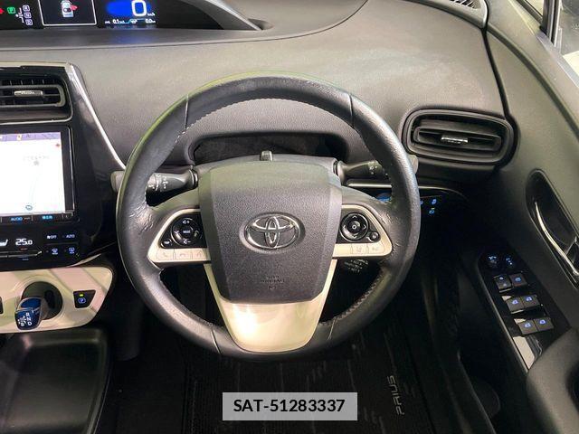 Toyota PRIUS 2017-06 7878851-10