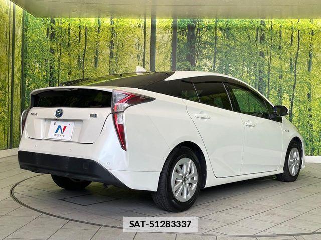 Toyota PRIUS 2017-06 7878851-16