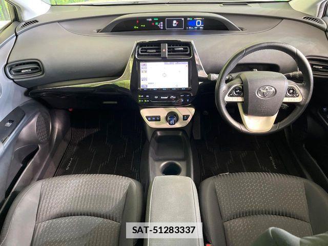 Toyota PRIUS 2017-06 7878851-1