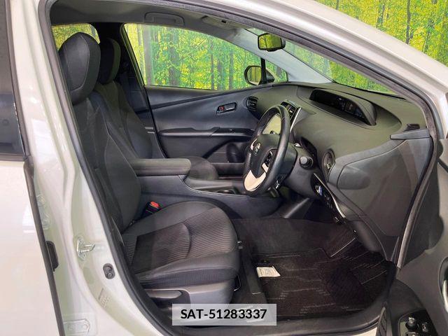 Toyota PRIUS 2017-06 7878851-7