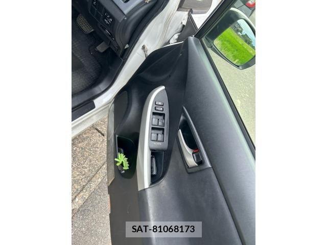 Toyota PRIUS 2012-02 7878915-13