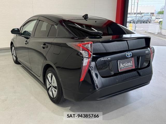 Toyota PRIUS 2016-02 7903245-3