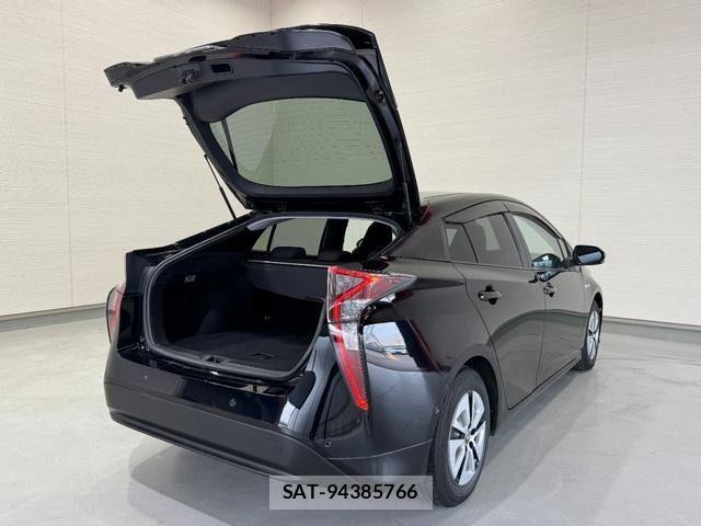 Toyota PRIUS 2016-02 7903245-7