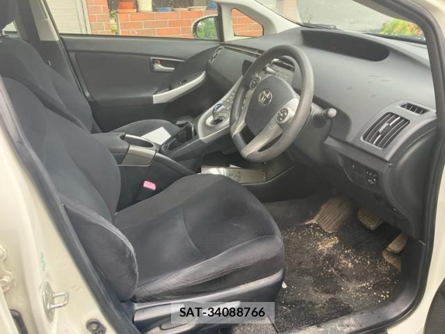 Toyota PRIUS 2014-01 7903250-12