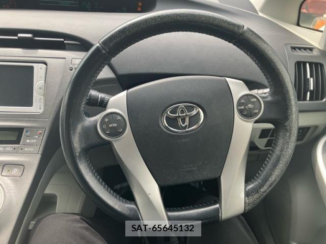 Toyota PRIUS 2013-06 7903252-10