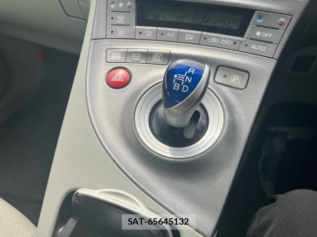 Toyota PRIUS 2013-06 7903252-16