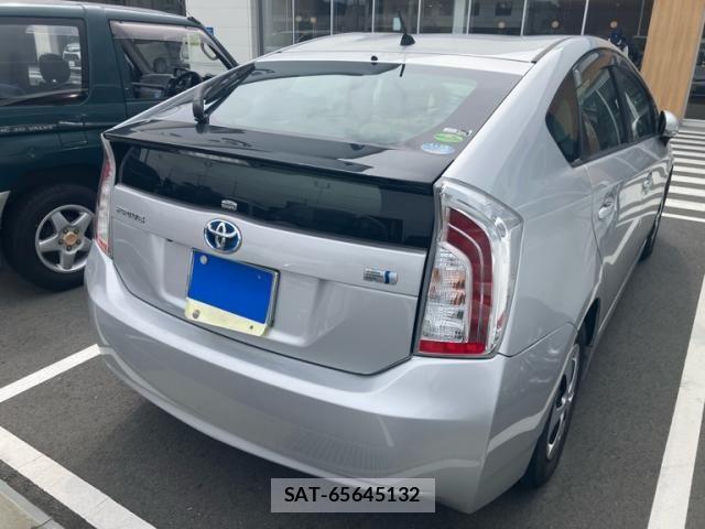 Toyota PRIUS 2013-06 7903252-1