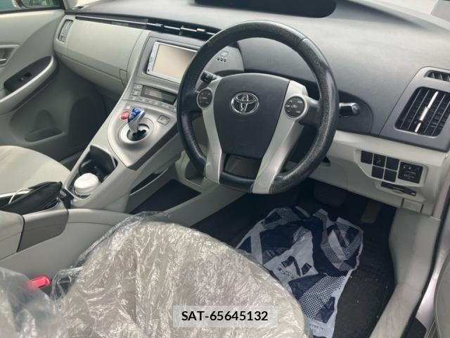 Toyota PRIUS 2013-06 7903252-8