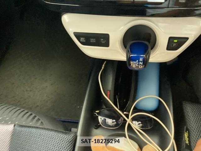 Toyota PRIUS 2016-08 7903244-18