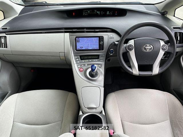 Toyota PRIUS 2013-04 7903248-1